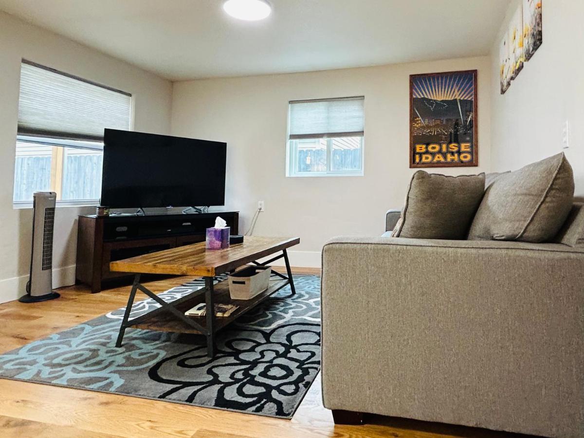 Little Blue Bungalow On Boise'S Bench, Pet Friendly, Fully Fenced Yard With Doggie Door! 2 Miles From Bsu, 5 Minutes From Downtown Boise, Desk And Workstation For Remote Workers, 2 Tv'S Large Walk-In Closet, Good For Mid-Term Stays Exterior foto